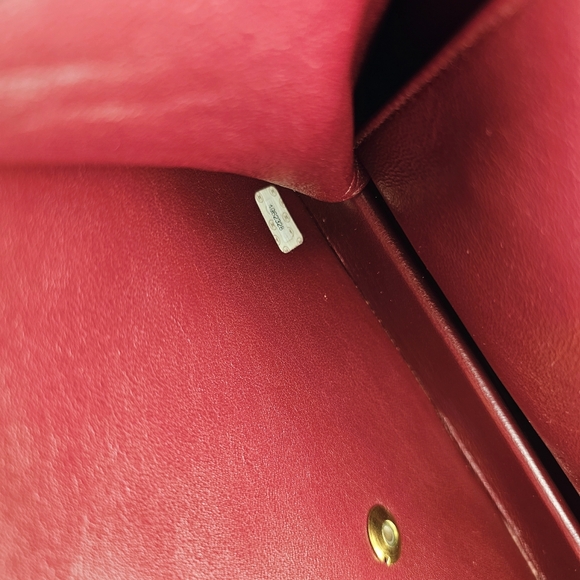 Authentic Preloved Chanel vintage medium flap bag - Picture 16 of 17